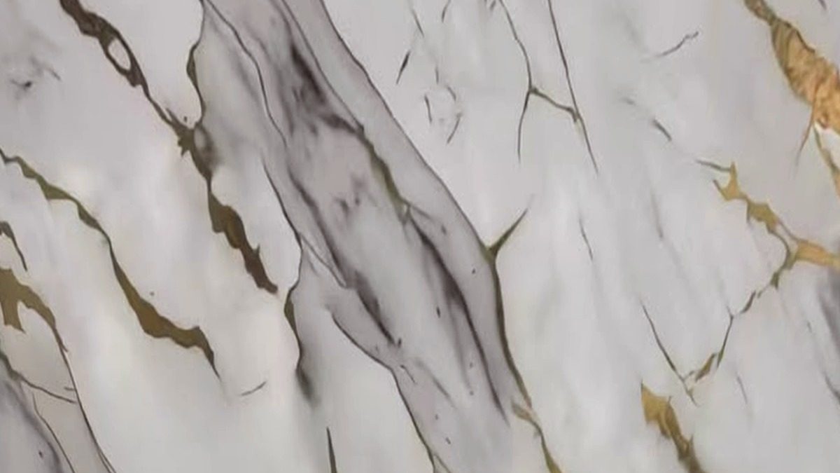 Detalhe da superfície Calacatta Gold